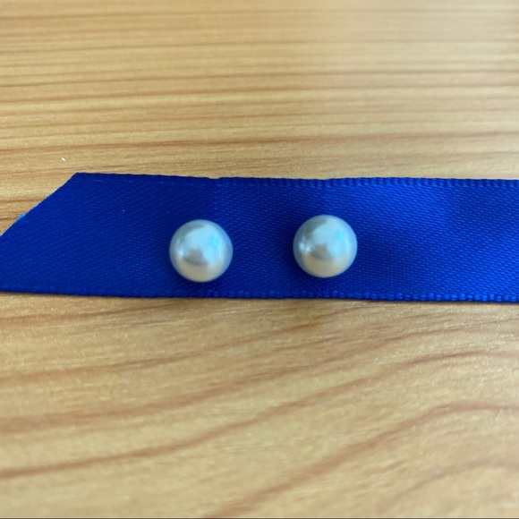 Set of 2 - Pearl and Heart Earrings - Picture 2 of 8